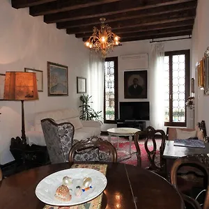 La Poetessa Apartamento